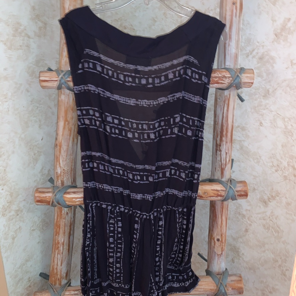 Blue pattern romper - Picture 3 of 3